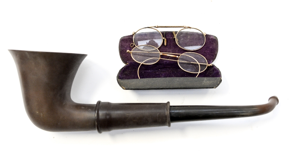 Two pairs of spectacles (a/f) and hearing horn (3)