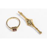 A garnet 9ct yellow gold ring, faceted cabachon bezel set garnet, ring size R,