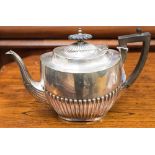 An Edwardian Walker & Hall silver teapot, Sheffield 1901, the lower half with a ribbed body,
