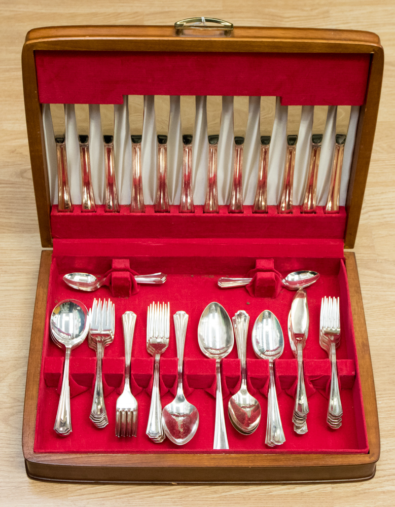 Oneida canteen of cutlery for six place settings,