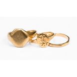 Two plain 9ct gold signet ring and a wedding ring, with a combined total weight approx 7.