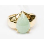 A 14ct gold and jade Chinese ring,