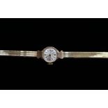 A ladies vintage 9ct gold Avia bracelet watch gross approx 18gms