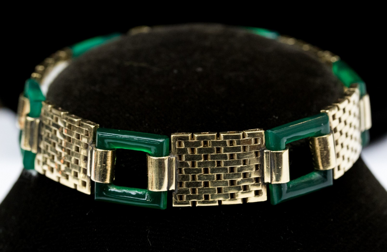 A yellow metal brick link bracelet with alternate green square cut out links, - Image 2 of 2
