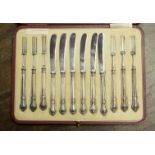 A boxed twelve piece silver tea knives and forks, Sheffield 1910,