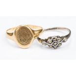 An 18ct yellow gold oval shape signet ring (af) with engraved C, ring size P,