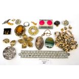 A quantity of vintage costume jewellery to include two Victoria silver brooches, paste set bracelet,
