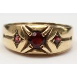 A garnet 3 stone single tapered 9ct gold gents dress ring.
