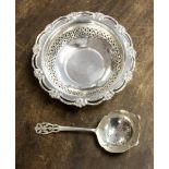 A silver bon bon dish with pierced and gadrooned decoration, 2.8 ozt approx 87.