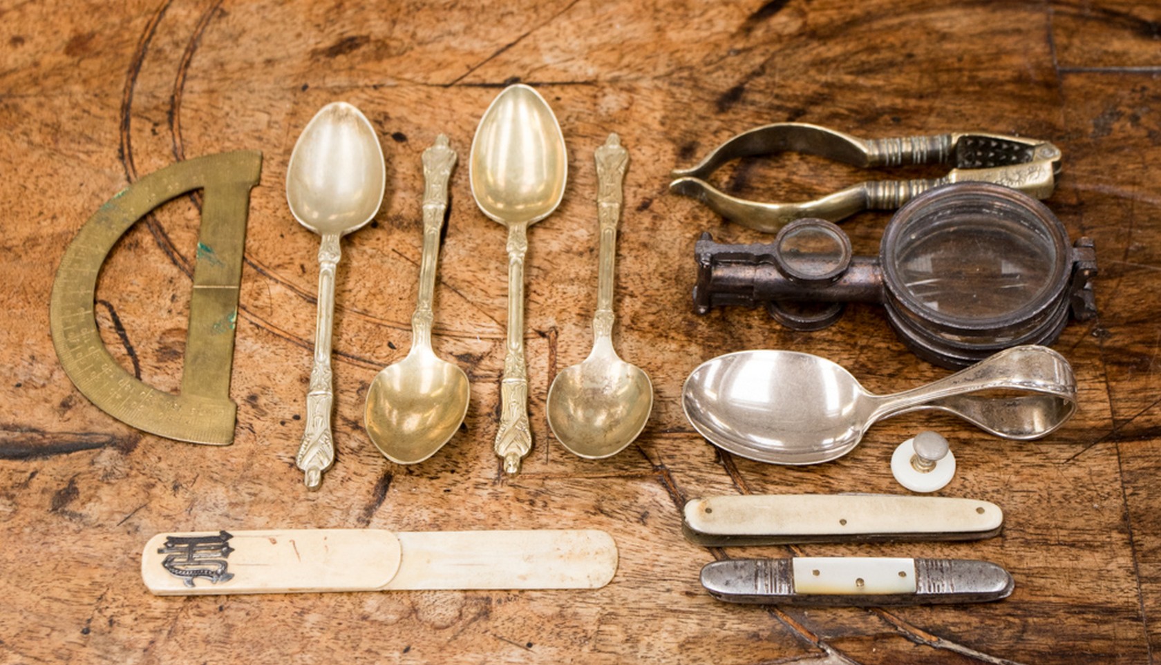 A 19th century magnifying glass/es in steel, a clasp,