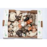 A box of Royal Doulton cats and kittens (one af)