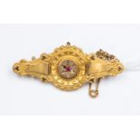 An Etruscan style 9ct gold brooch