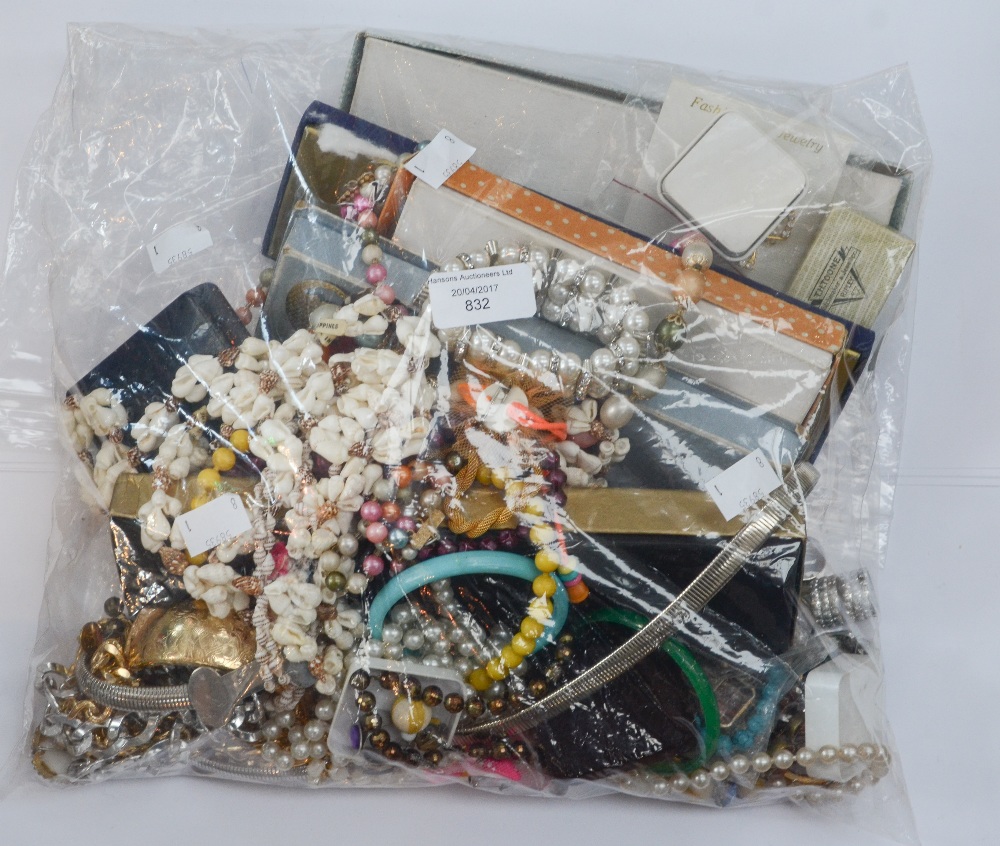 Costume jewellery etc (one bag)