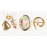 A collection of 9ct jewellery including a ceramic floral 9ct brooch,