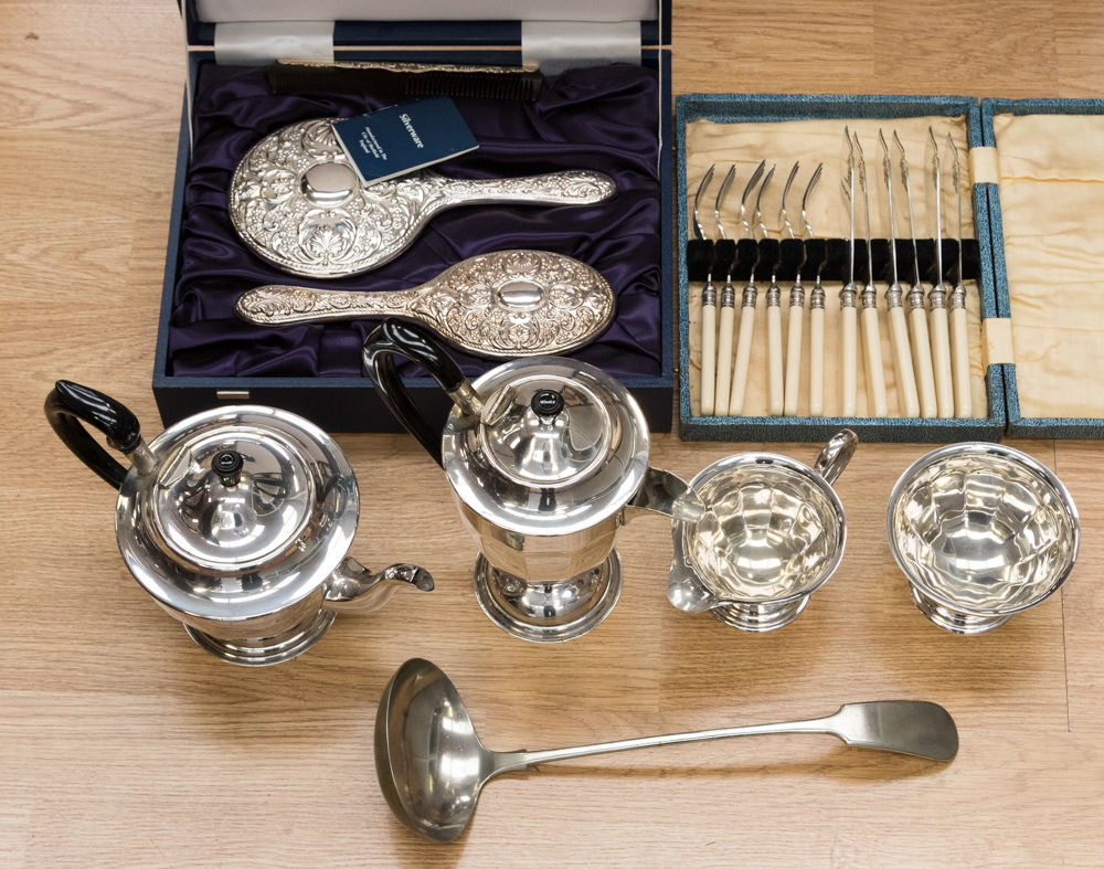 Modern boxed Sheffield silver dressing table set including a mirror,