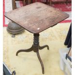 An early 19th Century pedestal oak table, on three legs,