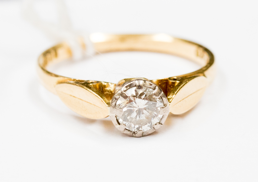 A diamond solitaire 18ct yellow gold ring. with claw set diamond, weighing approximately 0.