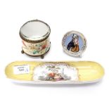 A Meissen pen tray yellow ground, central cartouche impressed 197,