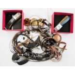 A quantity of assorted costume jewellery to include wire necklace/bracelet sets,