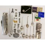 Golf: A collection of silver and silver plated golfing items to include: brooches, spoons,