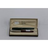 A boxed Parker 51 burgundy pen and a green Parker 17 (2)