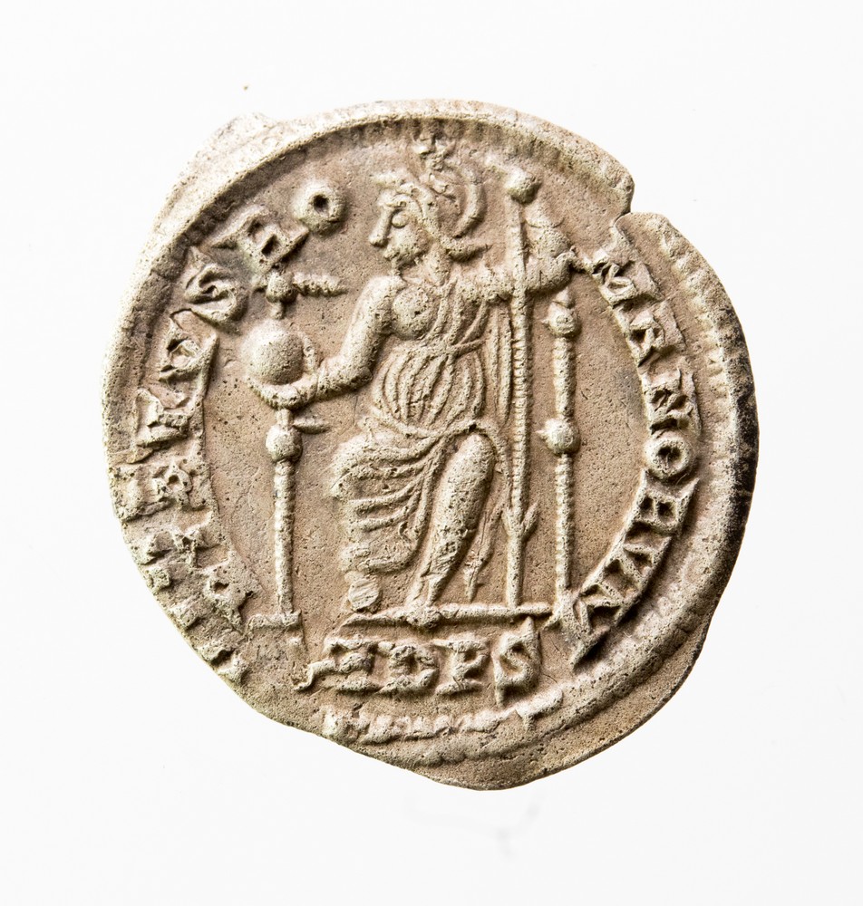 Magnus Maximus Siliqua, Trier. Obv. Pearl diademed, draped and cuirassed bust right. - Image 2 of 2