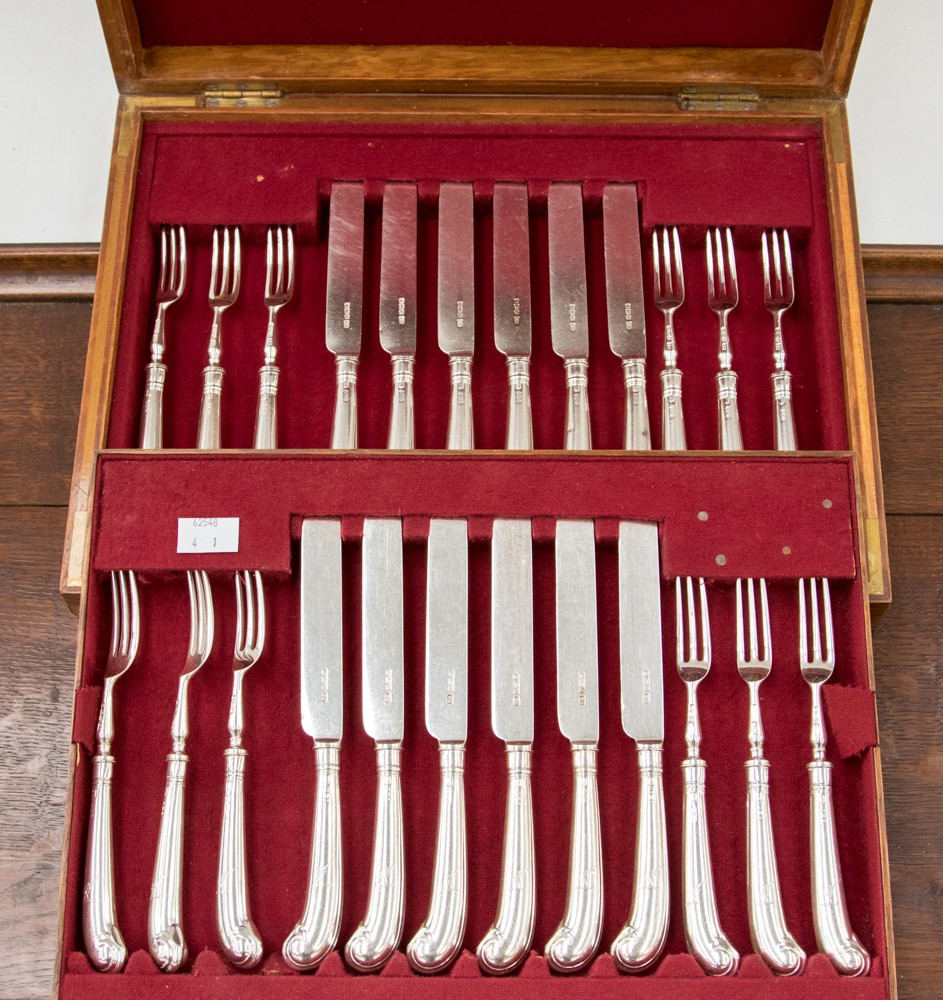 Canteen of silver, pistol handled fruit knives and forks, hallmarked Sheffield 1905,