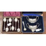 A cased pair of silver salts and spoons, Sheffield 1897, combined weight 2.