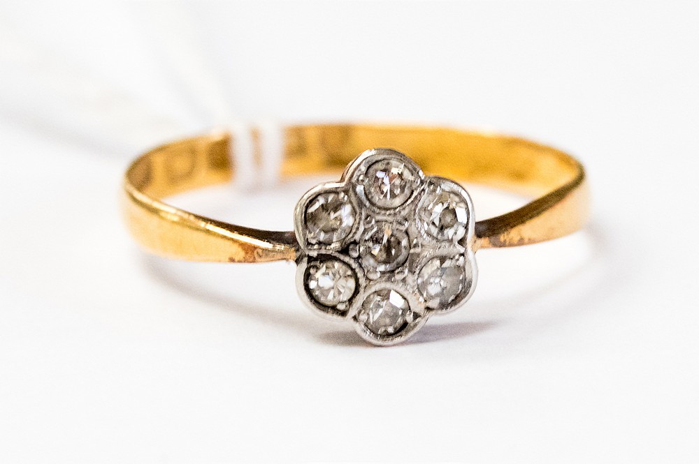 A diamond set flower head ring on 22ct gold shank, size Q, with a total gross weight approx 2.
