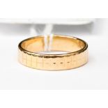 An 18ct gold patterned wedding ring, size P, weight approx 4.