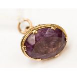 9ct gold and amethyst seal with ornate open work details to the side, the seal measures 15mm x 13mm.