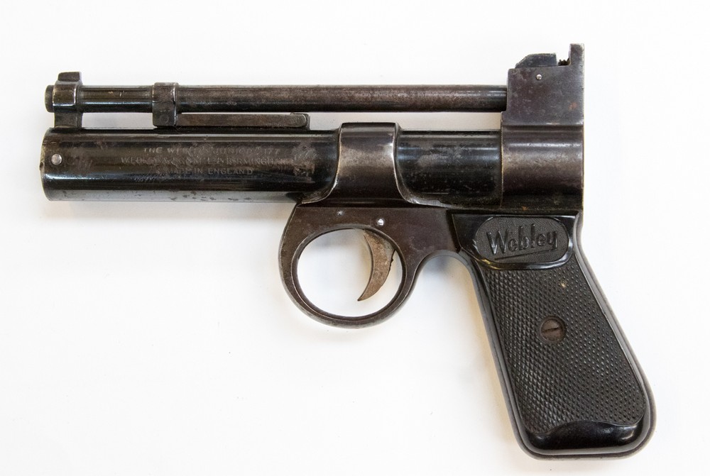 A Webley Junior .177 air pistol by Webley & Scott of Birmingham. Number to front 062. - Image 2 of 2