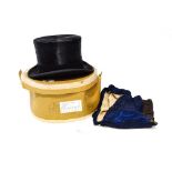 A boxed gentlemen's top hat, by S.