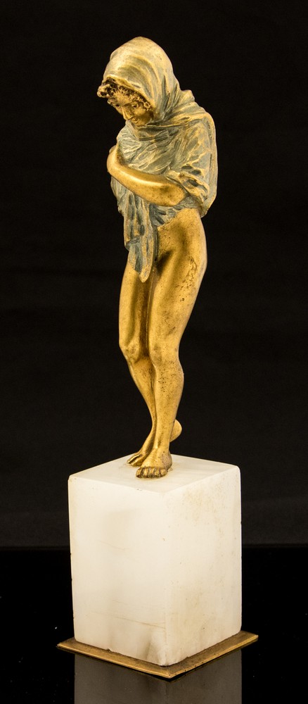 Dominique Alonzo (fl.1910-1930), Girl with Shawl, an Art Deco gilt bronze figure, on onyx base, 20.