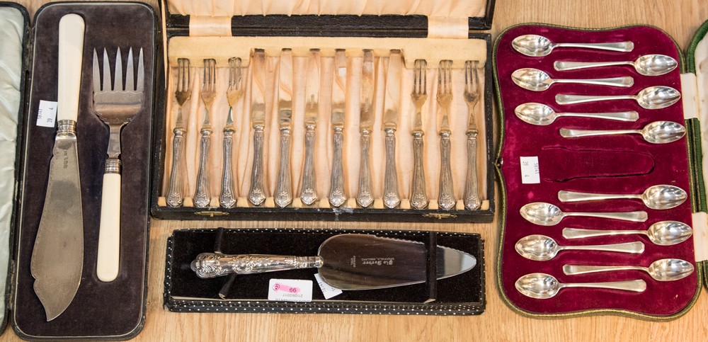 A cased set of twelve silver teaspoons,