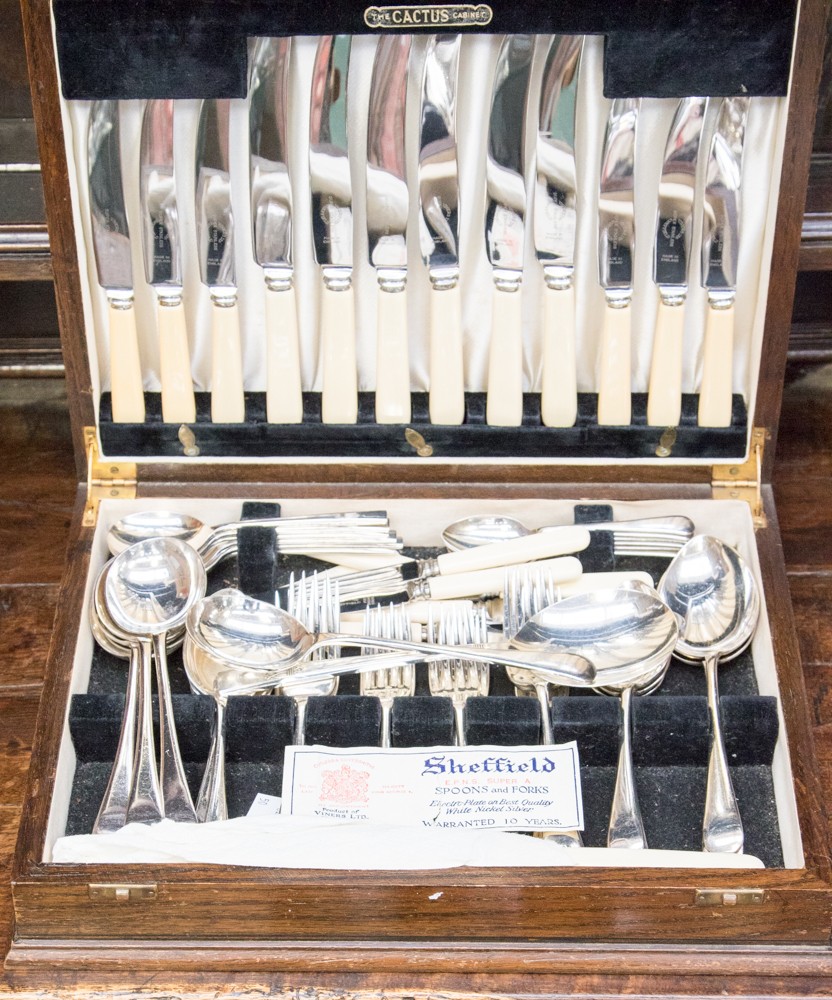 A canteen of Sheffield cutlery with additional dessert knives; - Image 2 of 2