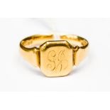 A gentlemans 18ct gold signet ring, approx 11.