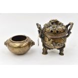 Two Chinese bronze vessels,