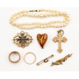 Two 9ct rings (approx 5 grams) four various brooches and a gilt metal crucifix and a cultured pearl