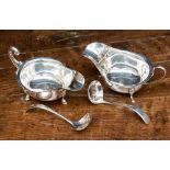 A pair of silver sauce boats and ladles, Sheffield 1932,