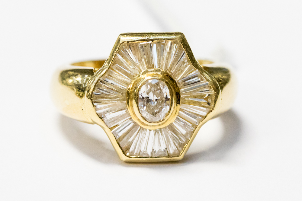 A diamond fancy hexagonal cluster 18ct yellow gold ring,