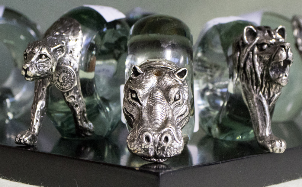 White metal and glass figural Swaziland napkin rings etc - Image 2 of 2