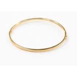 A 9ct hinged bangle, approx width 2 mm with a diameter of approx 60 mm and a total gross weight 4.