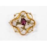 A Victorian 9ct gold garnet/seed pearl brooch (af),