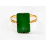 A tablet (jadeite) yellow gold (14ct) ring, size U, with a total gross weight of approx 2.