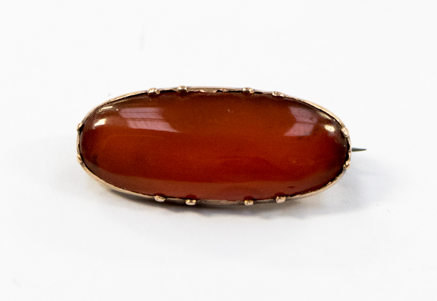 A Victorian Carnelian set brooch, with a length of approx 25mm,