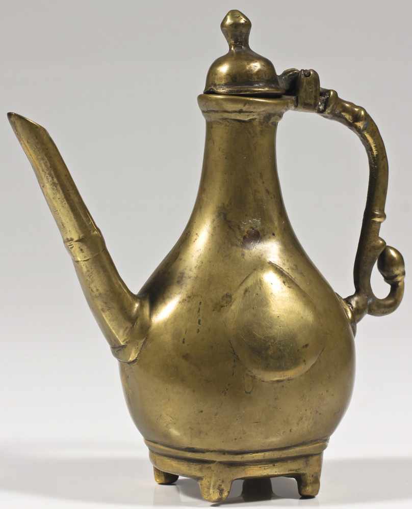 Ewer Brass india 19th century Finely cast brass kettle with an 'S' shaped handle which has a - Image 2 of 3