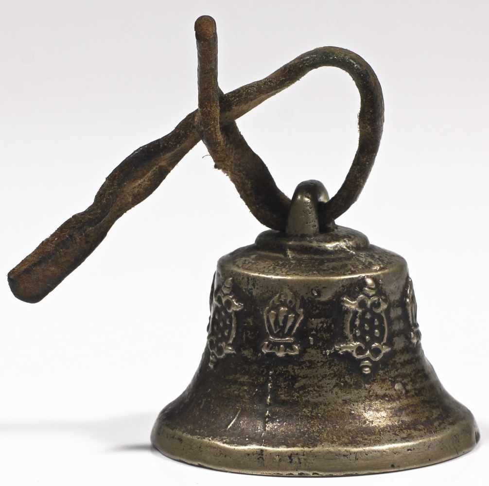 temple bell bronze Tibet 18th century Finely cast bronze bell, the outside ornamented with 2 types - Image 3 of 3