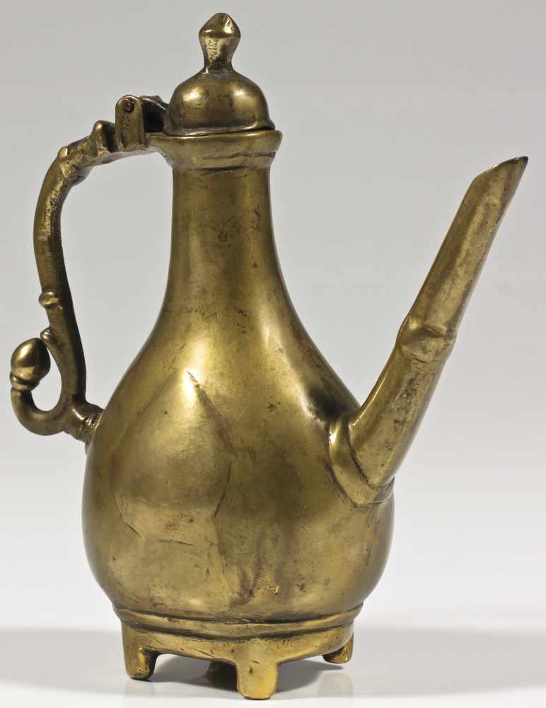 Ewer Brass india 19th century Finely cast brass kettle with an 'S' shaped handle which has a