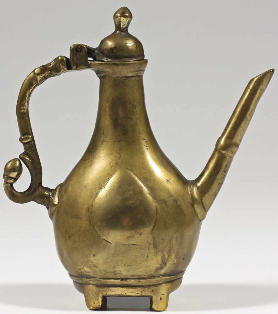 Ewer Brass india 19th century Finely cast brass kettle with an 'S' shaped handle which has a - Image 3 of 3